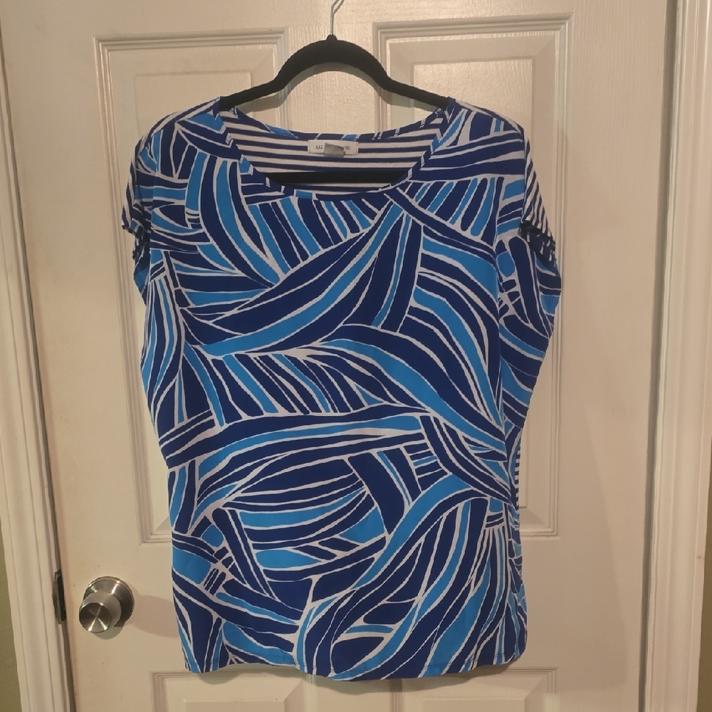 Liz Claiborne Blue Graphic Short Sleeve Blouse